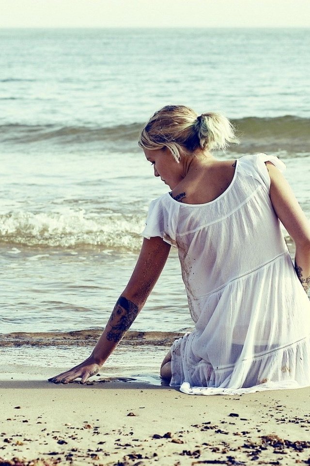 Обои сарафан, берег, девушка, настроение, море, блондинка, песок, пляж, татуировки, sundress, shore, girl, mood, sea, blonde, sand, beach, tattoo разрешение 1920x1080 Загрузить