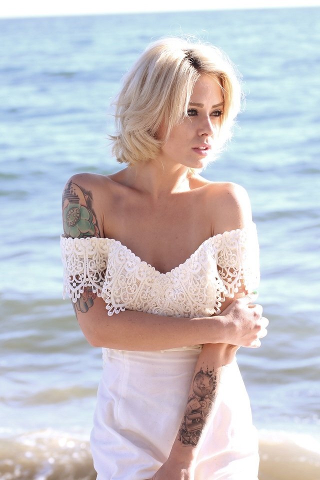 Обои девушка, платье, блондинка, татуировки, тату, alysha nett, girl, dress, blonde, tattoo разрешение 2048x1302 Загрузить