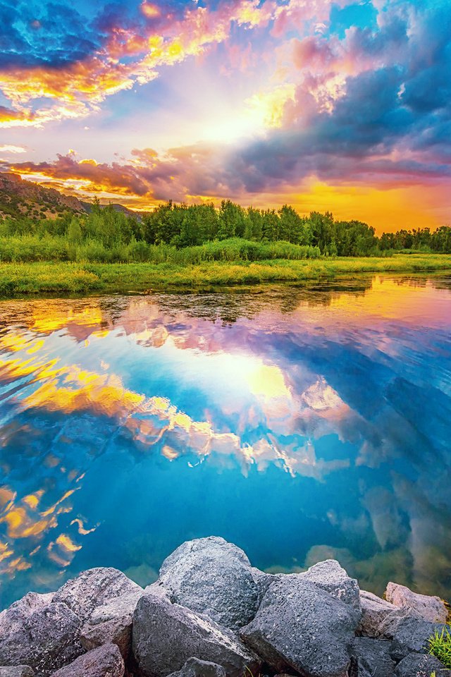 Обои небо, облака, озеро, камни, отражение, гора, the sky, clouds, lake, stones, reflection, mountain разрешение 1920x1293 Загрузить