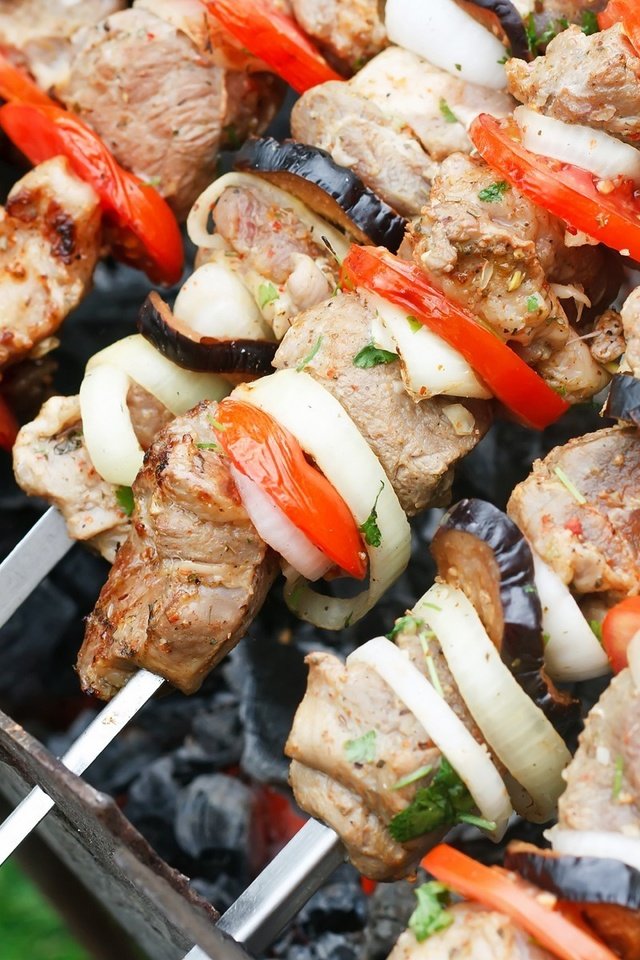Обои овощи, мясо, шашлык, шампура, мангал, vegetables, meat, kebab, skewers, grill разрешение 1920x1200 Загрузить