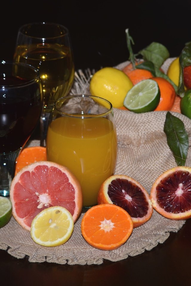Обои фрукты, апельсины, лайм, лимоны, цитрусы, грейпфрут, сок, fruit, oranges, lime, lemons, citrus, grapefruit, juice разрешение 2400x1590 Загрузить