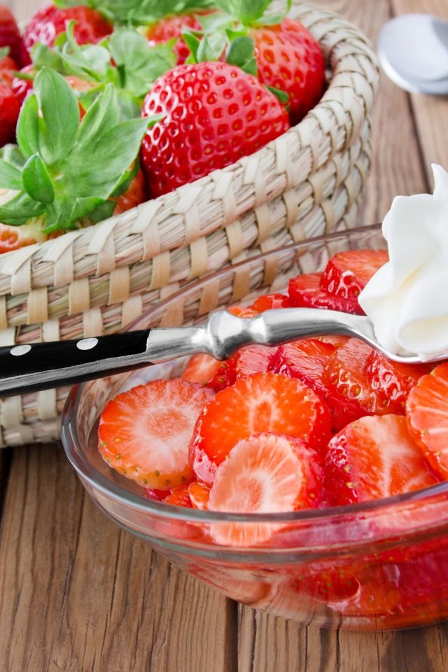 Обои клубника, ягоды, сливки, корзинка, strawberry, berries, cream, basket разрешение 5184x3456 Загрузить
