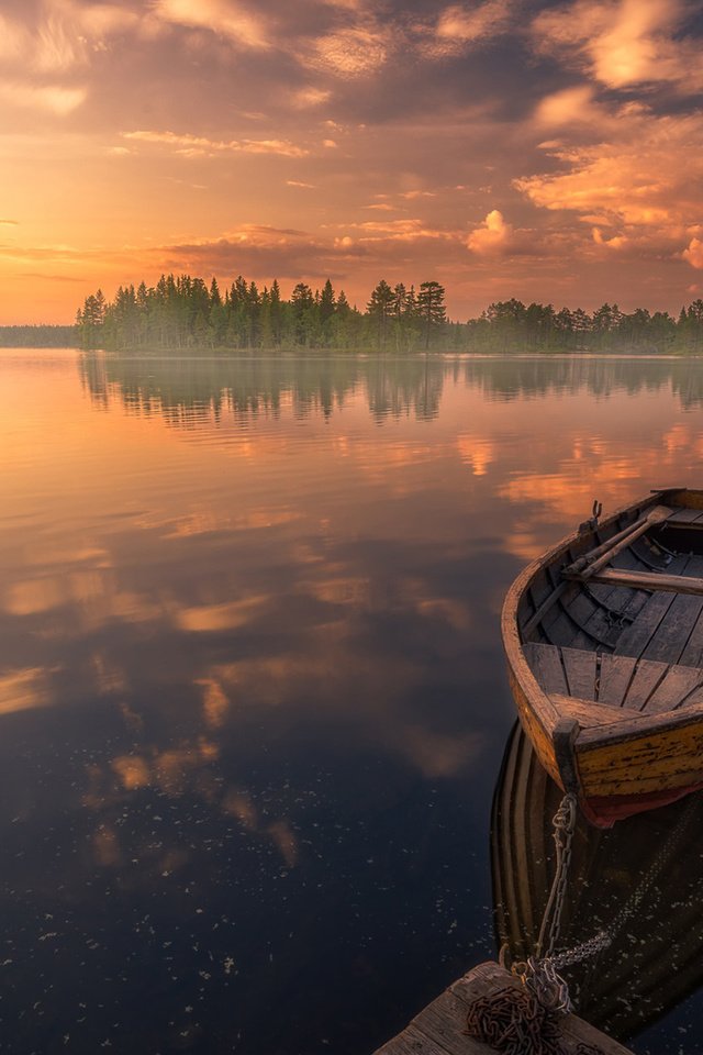 Обои озеро, закат, отражение, пейзаж, лодка, lake, sunset, reflection, landscape, boat разрешение 1920x1200 Загрузить