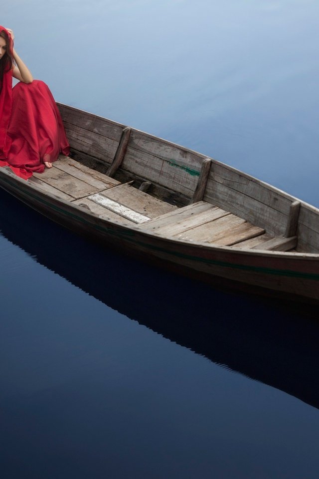 Обои вода, девушка, лодка, модель, в красном, water, girl, boat, model, in red разрешение 2000x1333 Загрузить