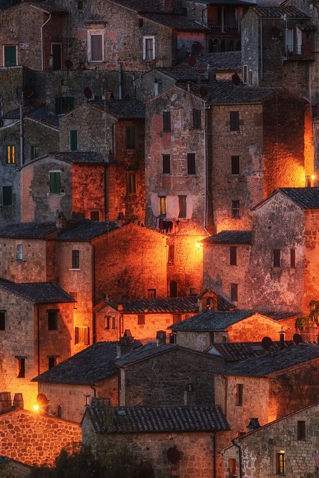 Обои ночь, огни, город, италия, тоскана, sorano, night, lights, the city, italy, tuscany разрешение 2000x1287 Загрузить