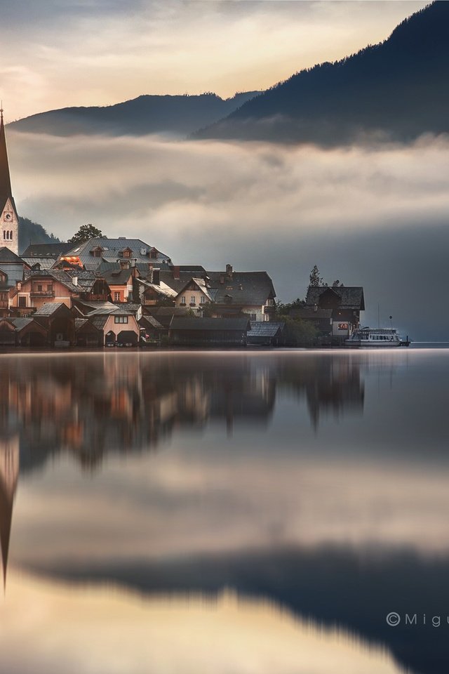 Обои озеро, горы, туман, город, австрия, дома, хальштадт, lake, mountains, fog, the city, austria, home, hallstadt разрешение 1920x1200 Загрузить