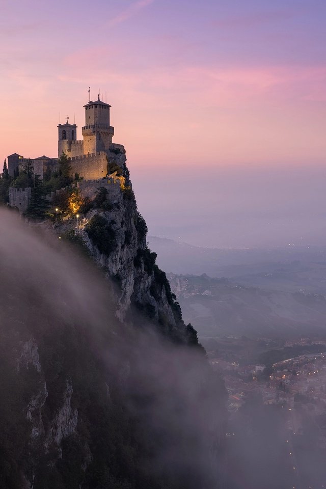 Обои утро, скала, туман, замок, на краю, morning, rock, fog, castle, on the edge разрешение 2048x1534 Загрузить