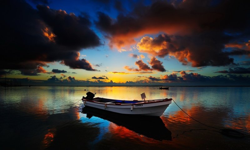 Обои вечер, тучи, горизонт, лодка, the evening, clouds, horizon, boat разрешение 1920x1200 Загрузить