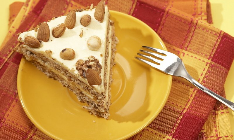 Обои крем для торта, кусок тортика, орехи, еда, сладкое, торт, десерт, пирожное, тортик, вкуснятина, cream cake, a piece of cake, nuts, food, sweet, cake, dessert, yummy разрешение 1920x1200 Загрузить