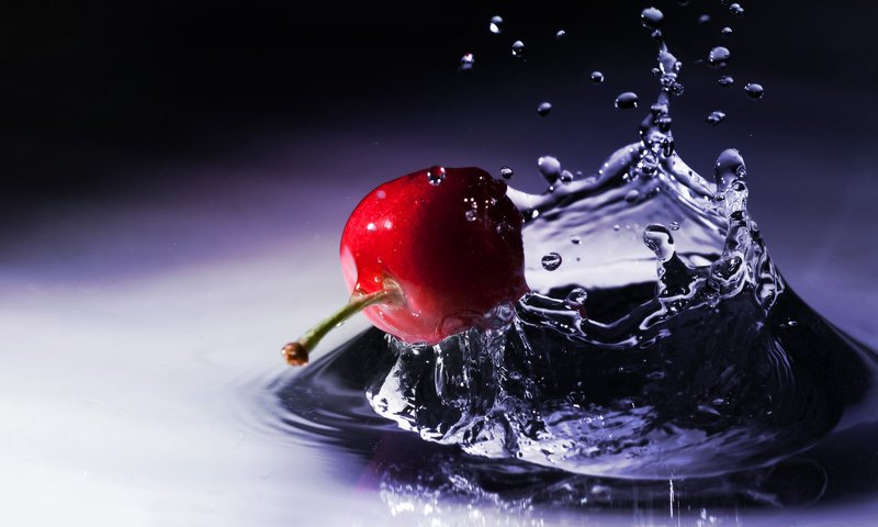 Обои вода, макро, капли, ягода, брызги, плод, вишня, water, macro, drops, berry, squirt, the fruit, cherry разрешение 1920x1200 Загрузить