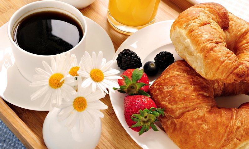 Обои еда, клубника, кофе, завтрак, круасан, сок, food, strawberry, coffee, breakfast, croissant, juice разрешение 1920x1200 Загрузить