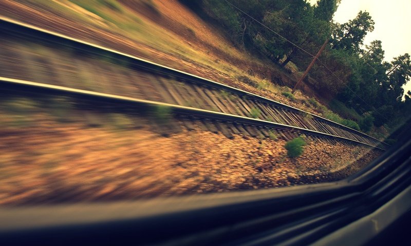 Обои дорога, рельсы, шпалы, лес, скорость, поезд, окно, road, rails, sleepers, forest, speed, train, window разрешение 2640x1980 Загрузить