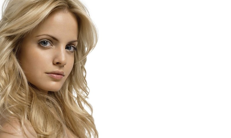 Обои девушка, портрет, взгляд, лицо, мена сувари, girl, portrait, look, face, mena suvari разрешение 1920x1200 Загрузить