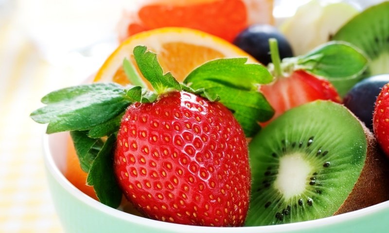 Обои фрукты, клубника, ягоды, лесные ягоды, апельсин, плоды, киви, fruit, strawberry, berries, orange, kiwi разрешение 1920x1200 Загрузить