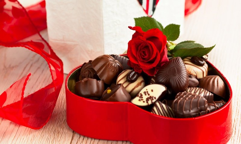Обои роза, конфеты, сердце, любовь, романтика, подарок, шоколад, день святого валентина, rose, candy, heart, love, romance, gift, chocolate, valentine's day разрешение 2880x1800 Загрузить