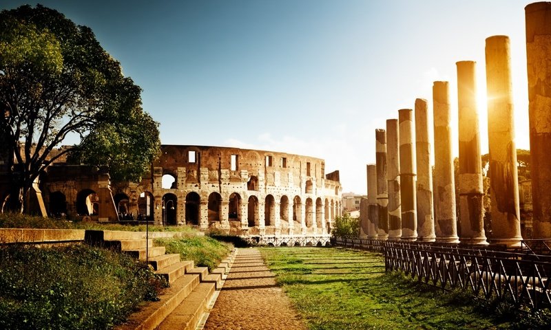 Обои солнце, дерево, закат, италия, колонны, колизей, рим, the sun, tree, sunset, italy, columns, colosseum, rome разрешение 2560x1600 Загрузить