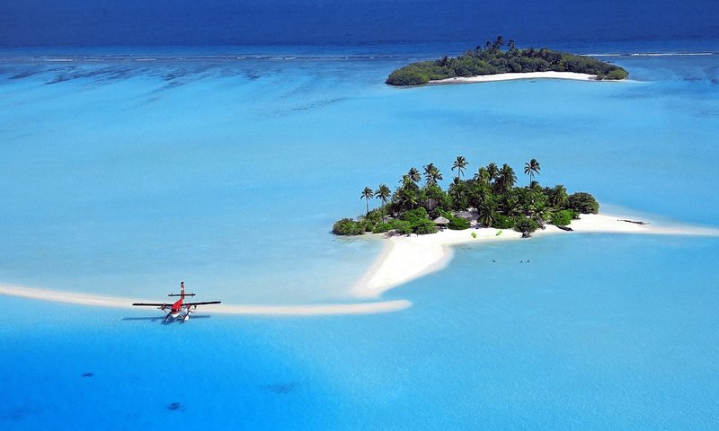 Обои самолет, море, остров, тропики, мальдивы, the plane, sea, island, tropics, the maldives разрешение 2880x1800 Загрузить