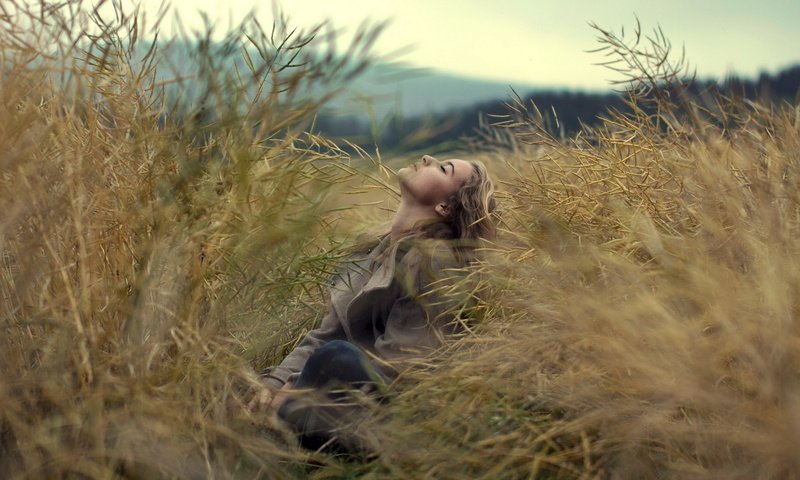 Обои природа, девушка, настроение, блондинка, поле, nature, girl, mood, blonde, field разрешение 1920x1280 Загрузить