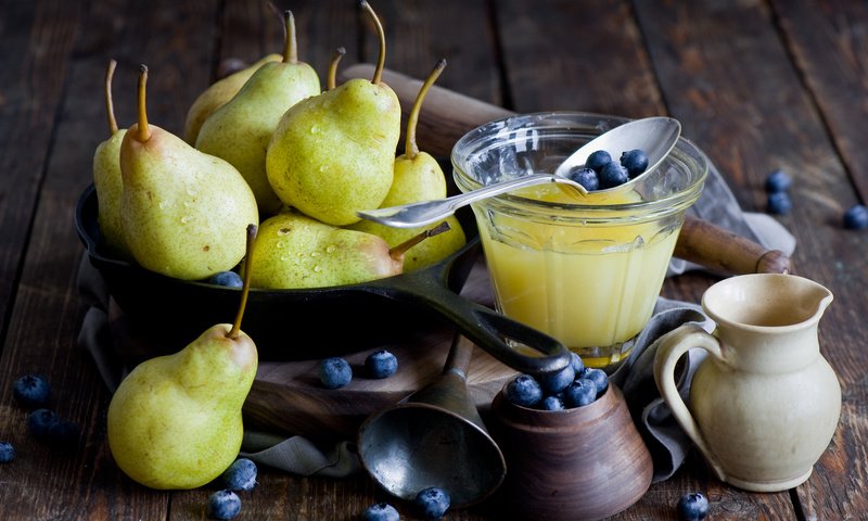 Обои фрукты, джем, ягоды, черника, стакан, ложка, груши, anna verdina, fruit, jam, berries, blueberries, glass, spoon, pear разрешение 2000x1286 Загрузить