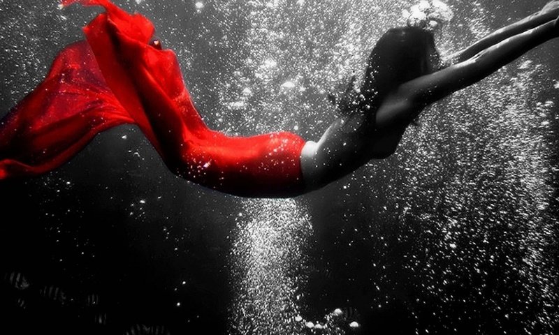 Обои девушка, рыбки, пузыри, под водой, в красном, girl, fish, bubbles, under water, in red разрешение 1920x1080 Загрузить