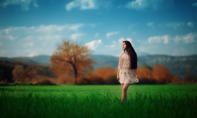 Обои небо, трава, облака, природа, девушка, esra, the sky, grass, clouds, nature, girl разрешение 2048x1365 Загрузить