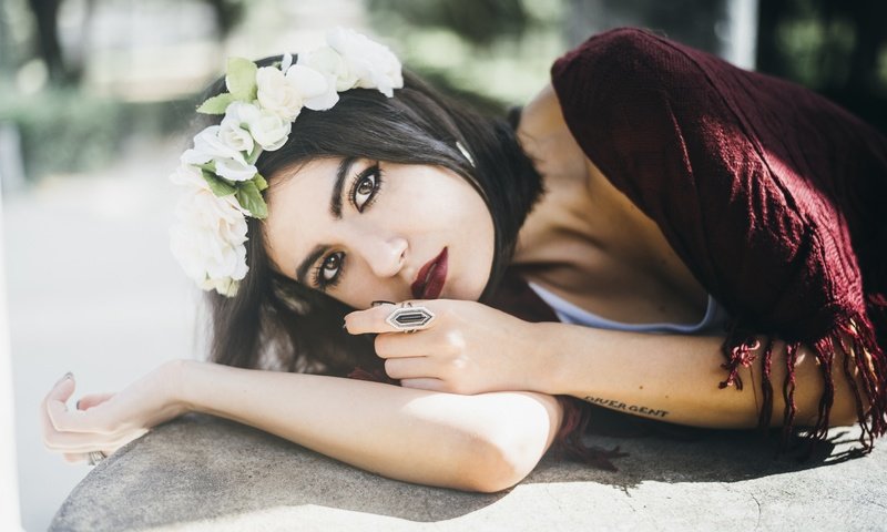 Обои поза, брюнетка, тату, кольцо, татуировка, макияж, pose, brunette, tattoo, ring, makeup разрешение 2880x1923 Загрузить