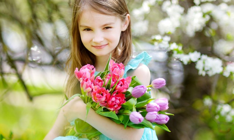 Обои девочка, весна, тюльпаны, ребенок, девочки, маленькая, тульпаны, girl, spring, tulips, child, girls, little разрешение 3000x2320 Загрузить