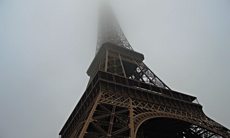 Обои туман, париж, эйфелева башня, fog, paris, eiffel tower разрешение 2592x1944 Загрузить