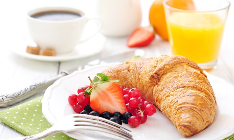 Обои клубника, кофе, завтрак, выпечка, круасан, круассан, strawberry, coffee, breakfast, cakes, croissant разрешение 4288x2848 Загрузить