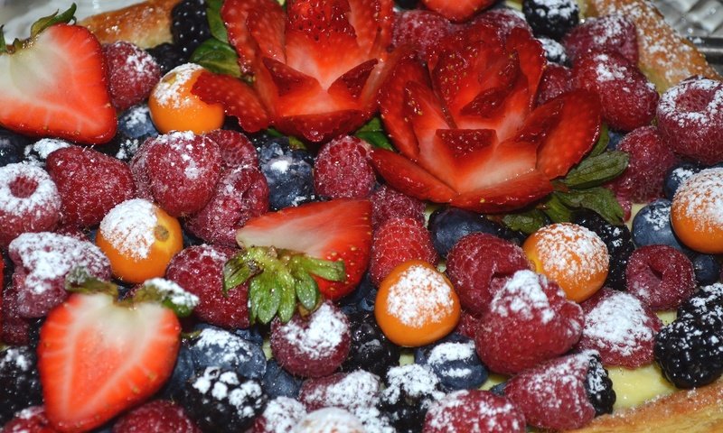 Обои малина, клубника, ягоды, пирог, ежевика, голубика, raspberry, strawberry, berries, pie, blackberry, blueberries разрешение 2100x1376 Загрузить