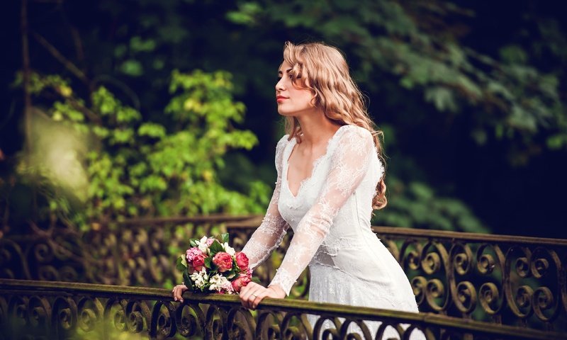 Обои девушка, платье, лето, мост, букет, свадьба, невеста, girl, dress, summer, bridge, bouquet, wedding, the bride разрешение 4256x2832 Загрузить