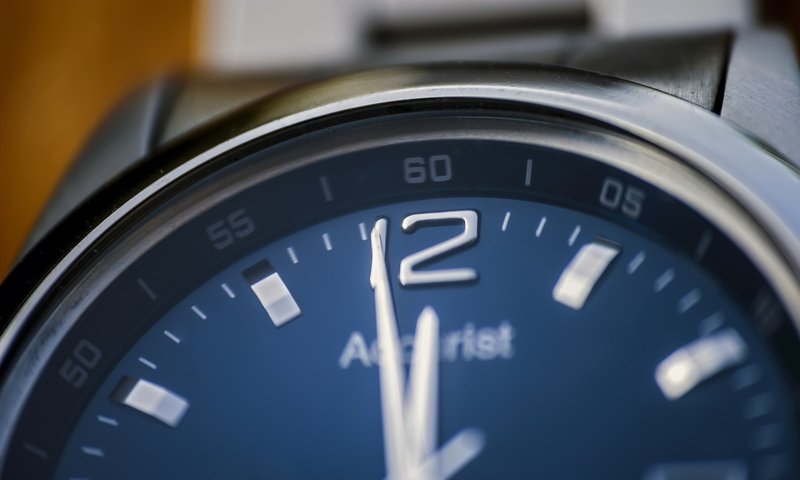 Обои макро, фон, часы, время, macro, background, watch, time разрешение 2047x1292 Загрузить