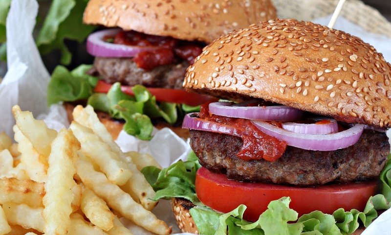 Обои гамбургер, овощи, мясо, булочки, картофель, кунжут, фаст-фуд, hamburger, vegetables, meat, buns, potatoes, sesame, fast food разрешение 1920x1315 Загрузить