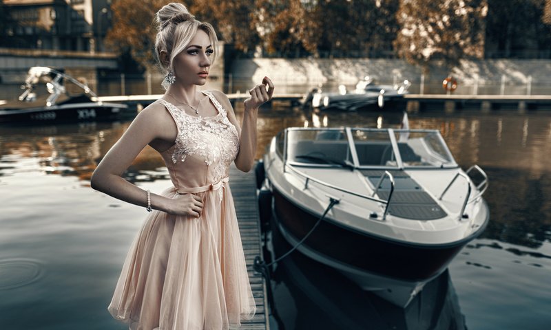 Обои стиль, девушка, платье, модель, катер, style, girl, dress, model, boat разрешение 2048x1152 Загрузить