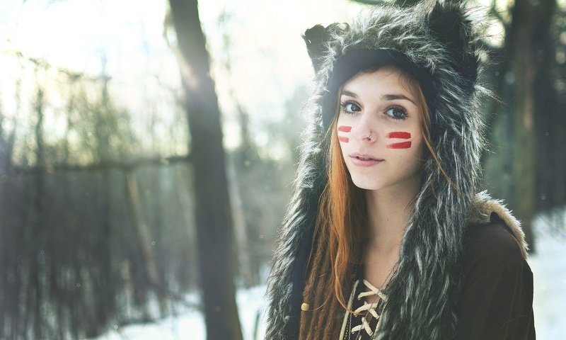 Обои природа, девушка, портрет, взгляд, лицо, шапка, макияж, nature, girl, portrait, look, face, hat, makeup разрешение 2048x1360 Загрузить