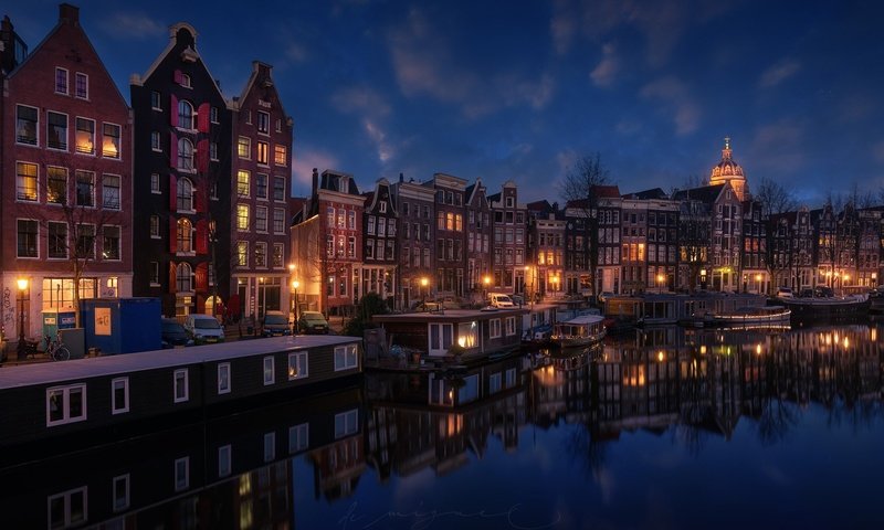 Обои огни, вечер, город, канал, нидерланды, амстердам, lights, the evening, the city, channel, netherlands, amsterdam разрешение 1920x1280 Загрузить