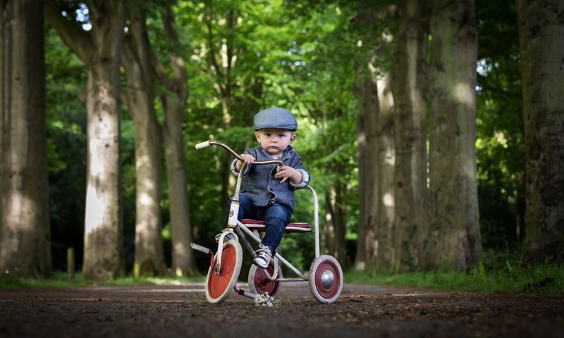 Обои взгляд, ребенок, мальчик, велосипед, кепка, look, child, boy, bike, cap разрешение 2560x1707 Загрузить