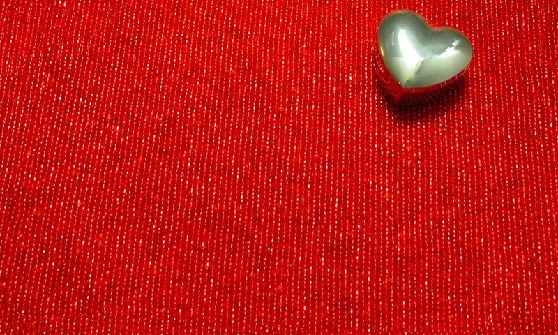 Обои текстура, сердечко, сердце, ткань, красный фон, texture, heart, fabric, red background разрешение 4608x3456 Загрузить