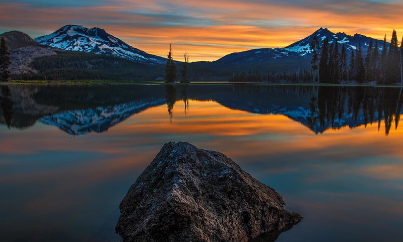 Обои деревья, вода, озеро, горы, закат, отражение, trees, water, lake, mountains, sunset, reflection разрешение 2048x1365 Загрузить