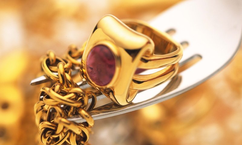Обои вилка, кольцо, золото, украшение, цепочка, рубин, plug, ring, gold, decoration, chain, rubin разрешение 4096x3072 Загрузить