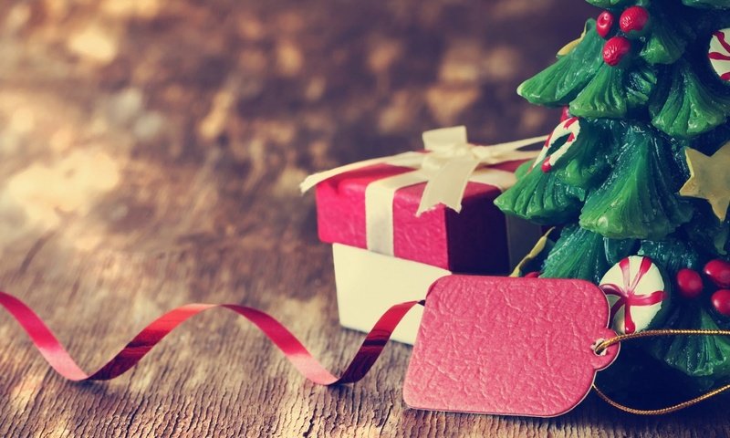 Обои новый год, декор, елка, доски, свеча, подарок, праздник, рождество, коробка, new year, decor, tree, board, candle, gift, holiday, christmas, box разрешение 1920x1200 Загрузить