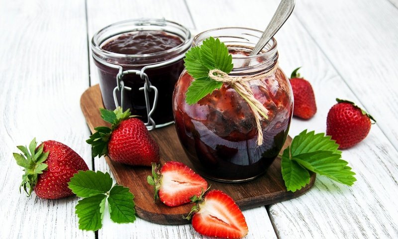 Обои клубника, ягоды, варенье, клубничное, баночки, olena rudo, strawberry, berries, jam, jars разрешение 2560x1818 Загрузить