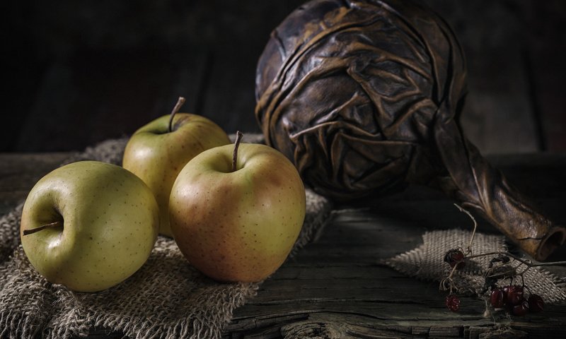 Обои яблоки, стол, три, натюрморт, apples, table, three, still life разрешение 2112x1188 Загрузить