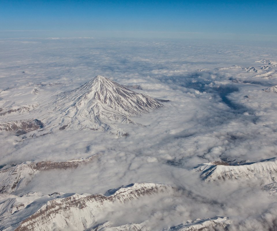 Обои облака, горы, снег, clouds, mountains, snow разрешение 1920x1280 Загрузить