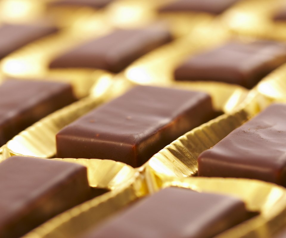 Обои конфеты, шоколад, золото, шокола, упаковка, шоколадные конфеты, птичье молоко, candy, chocolate, gold, shokola, packaging, chocolates, bird's milk разрешение 1920x1200 Загрузить