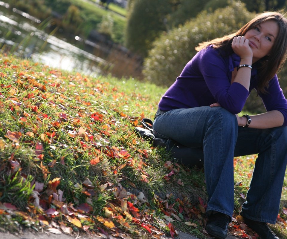 Обои листья, девушка, осень, leaves, girl, autumn разрешение 4368x2912 Загрузить