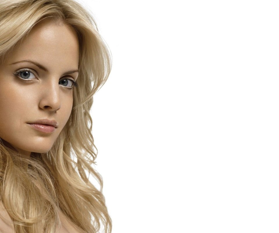 Обои девушка, портрет, взгляд, лицо, мена сувари, girl, portrait, look, face, mena suvari разрешение 1920x1200 Загрузить