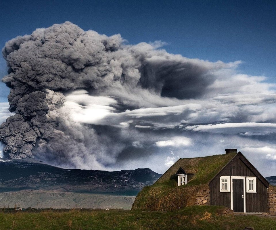 Обои горы, природа, дым, домик, вулкан, исландия, пепел, mountains, nature, smoke, house, the volcano, iceland, ash разрешение 1920x1200 Загрузить