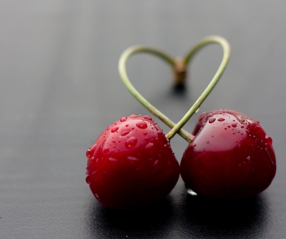 Обои макро, капли, черешня, ягоды, вишня, macro, drops, cherry, berries разрешение 1920x1200 Загрузить