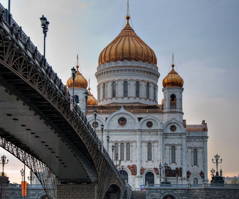 Обои храм, москва, мост, храм христа спасителя, temple, moscow, bridge, the cathedral of christ the savior разрешение 1920x1200 Загрузить